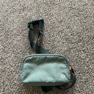 Lululemon Everywhere Belt Bag Mini
Ripstop